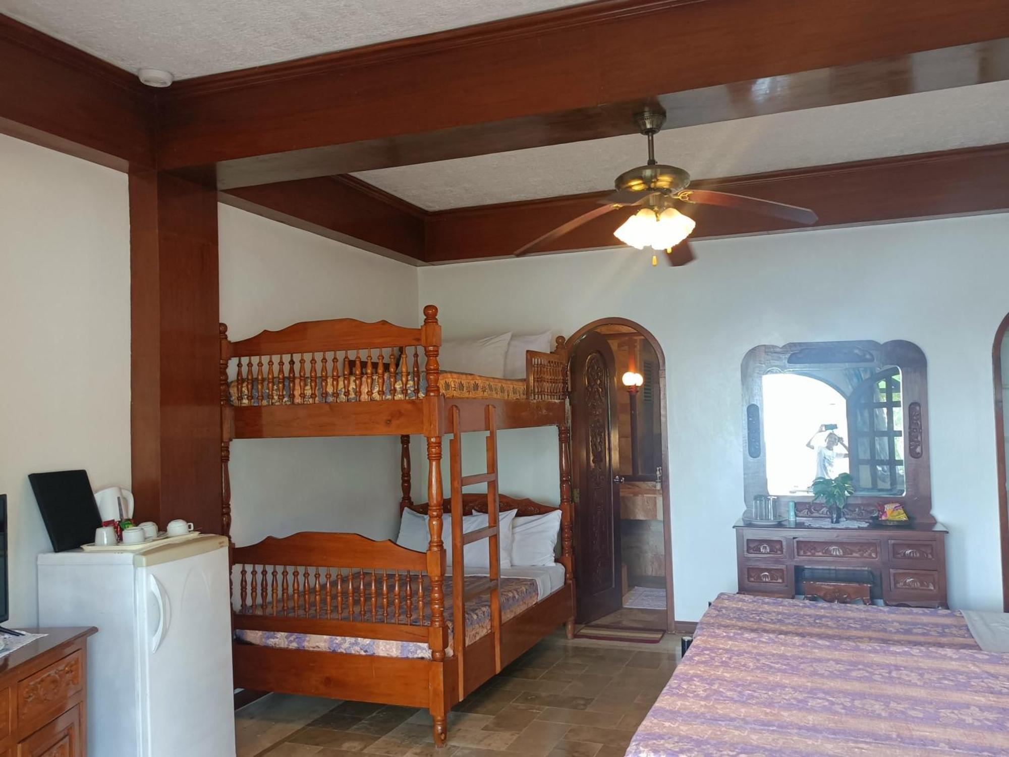 Blue Crystal Beach Resort Puerto Galera Ngoại thất bức ảnh